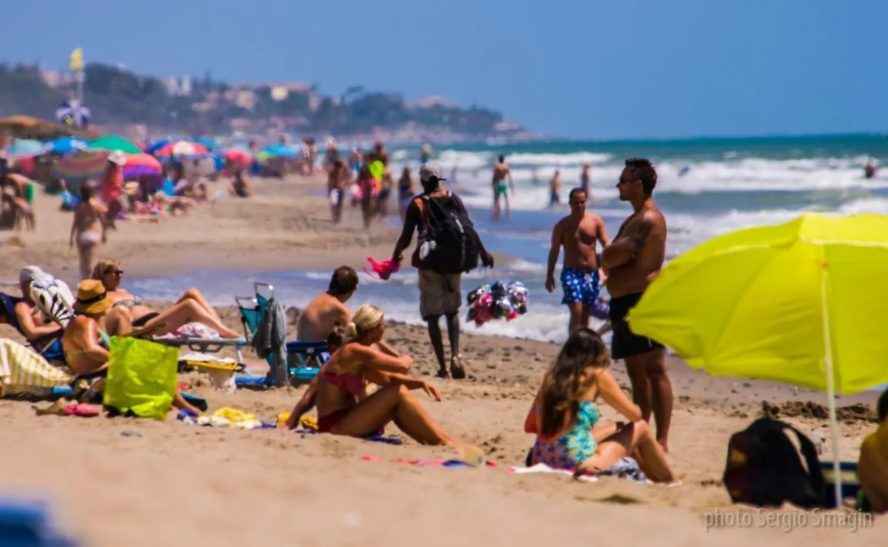 شقة Mar Del Sur Apartamentos- Piscina Y Playa - Parking Gratis بينالماذينا